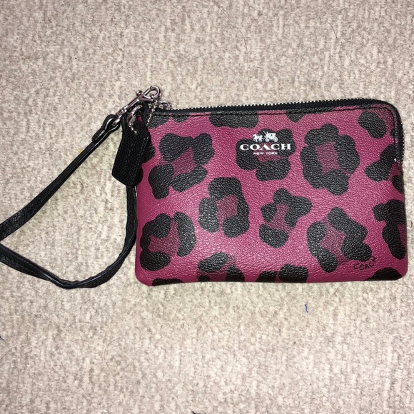 Coach Handbags - 🔥PRICE DROP 🔥Coach Wristlet